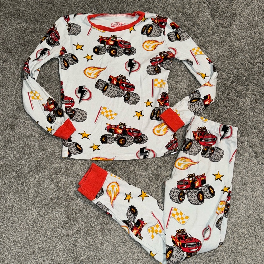 Blaze and the Monster Machines pj set